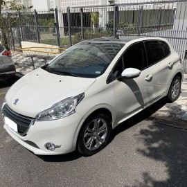 PEUGEOT 208 GRIF. 2015