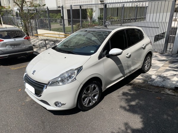 PEUGEOT 208 GRIF. 2015