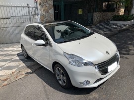 PEUGEOT 208 GRIF. 2015 3