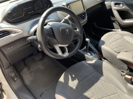 PEUGEOT 208 GRIF. 2015 8
