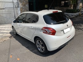 PEUGEOT 208 GRIF. 2015 10