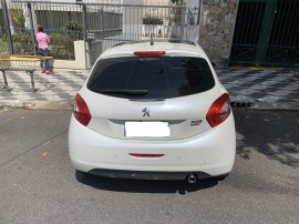 PEUGEOT 208 GRIF. 2015 11